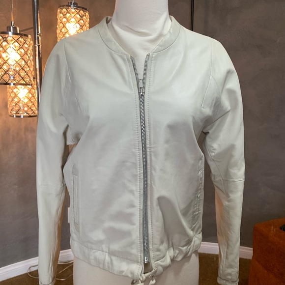 Claudie Pierlot Elegant Lambskin Leather Jacket - Picture 3 of 6